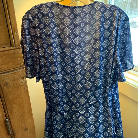 Tristan, Wrap dress. Size Small, Blue printed. Like new. - Picture 10 of 14
